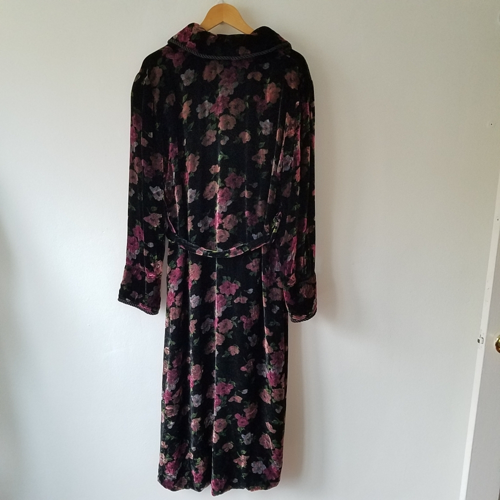 Vintage 1970's Georgette Trabolsi Floral Velvet Shawl Collar Robe - Picture 2 of 16